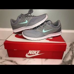 Brand new women’s Nike sz 8.5